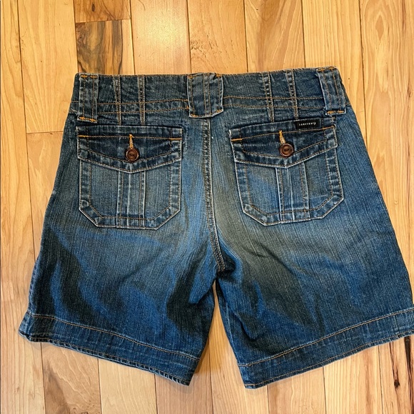 Sanctuary Clothing size 28 denim shorts. Like new - Picture 2 of 5